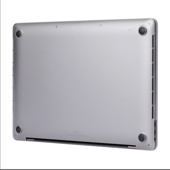 Incase 16 inch MacBook Pro clear case - Picture 5 of 7